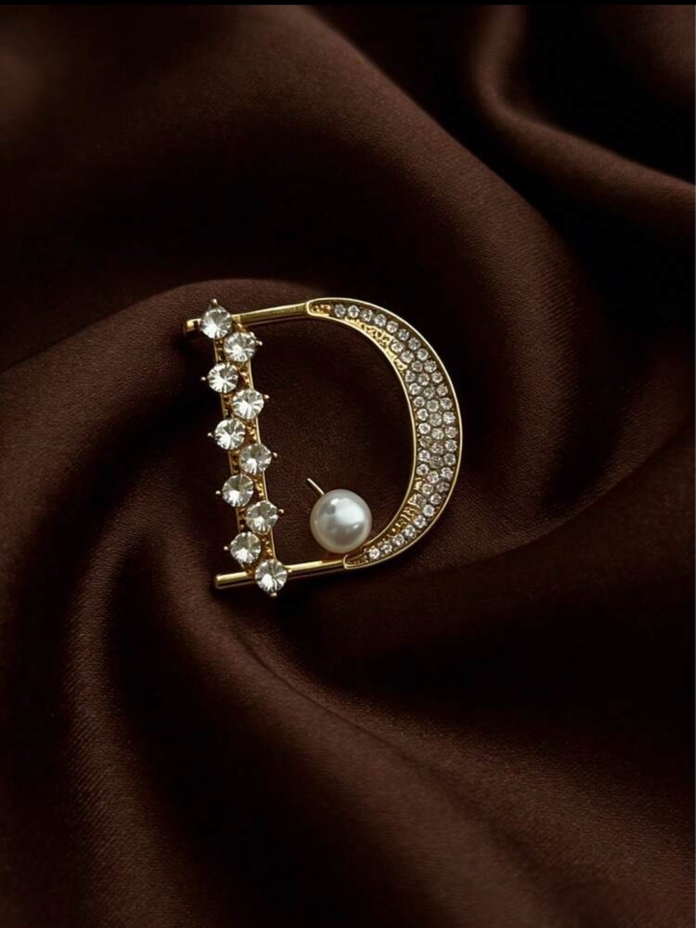 NWT Gold Crystal & Pearl D-Shape Brooch Pin